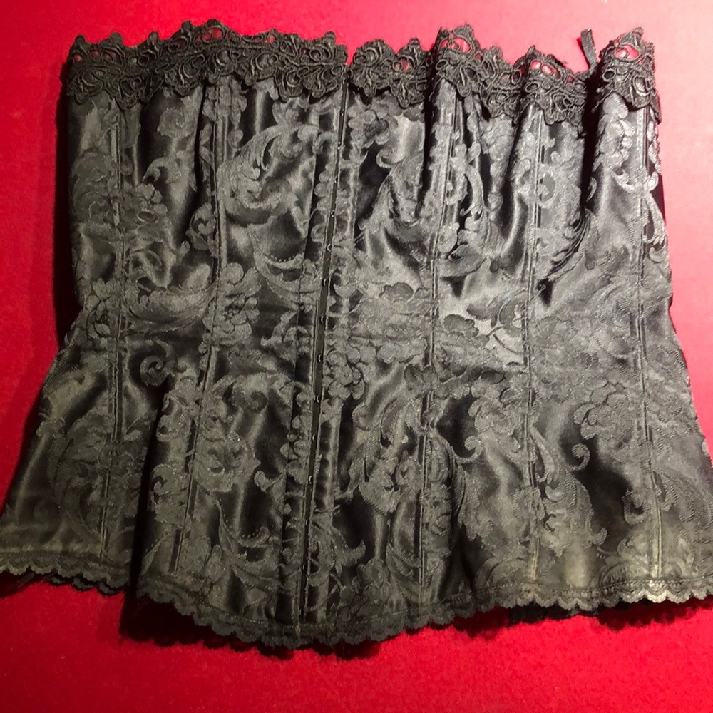 Black corset with lace detail from Fredericks size 36